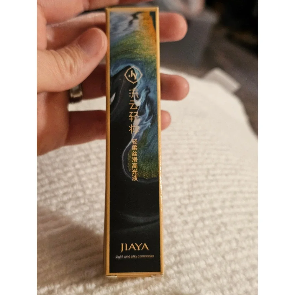 JIAYA Light and Silky Concealer Liquid Makeup No. PD638 Luminous Finish New